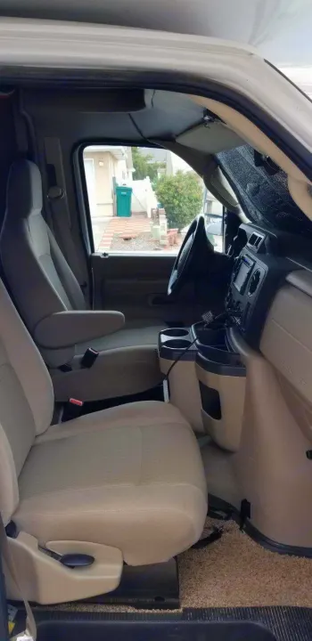 Thor Motor Coach Chateau 2011