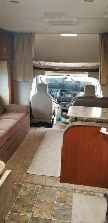 Thor Motor Coach Chateau 2011