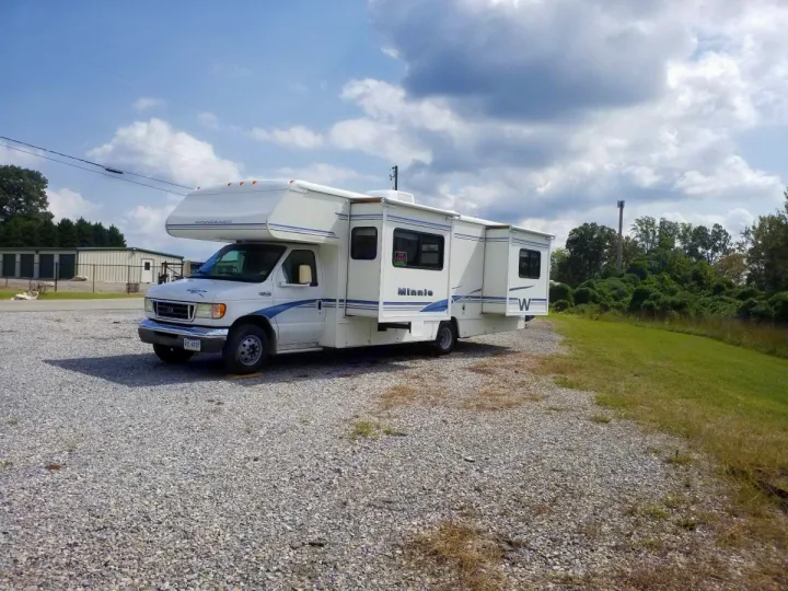 Winnebago Minnie Winnie 2003
