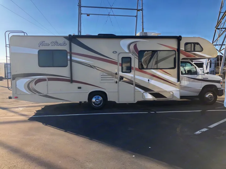 Thor Motor Coach Four Winds 2017