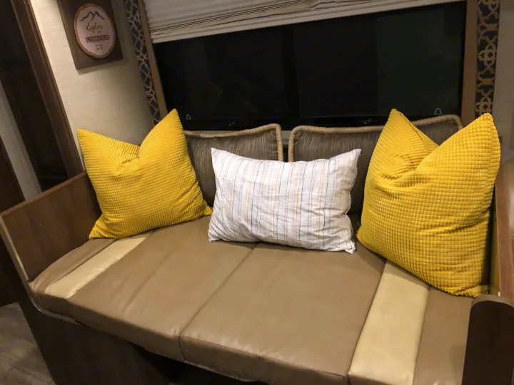 Dining room table converts into single bed. Jayco Redhawk 2018