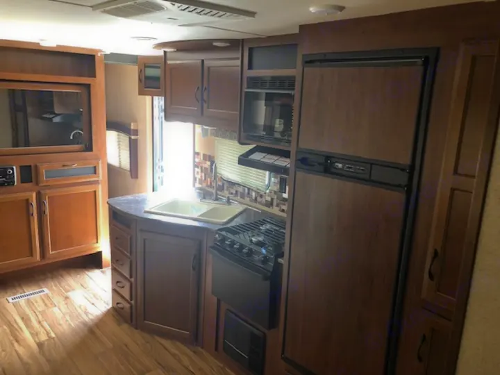 FULL KITCHEN WITH STOVE, OVEN AND FRIDGE . Jayco Jay Flight 2016