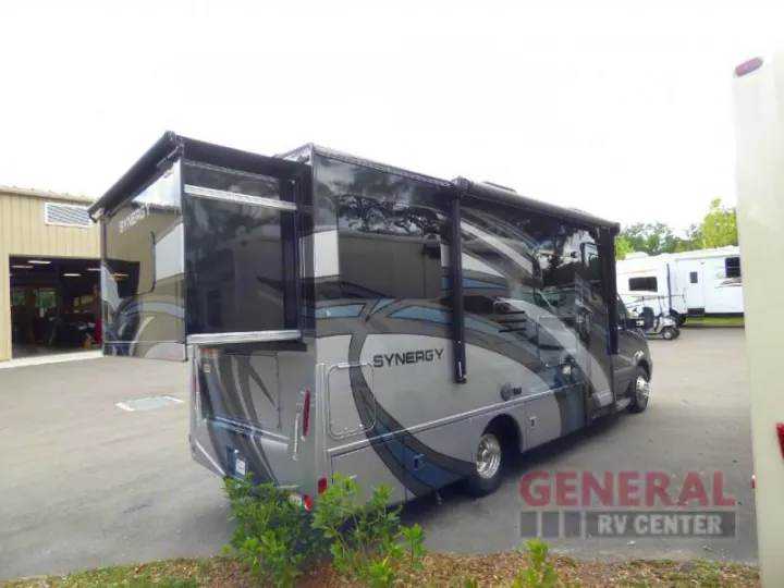 Thor Motor Coach Synergy SP24 2017
