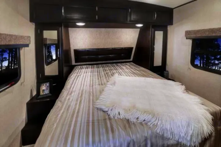 Master Bedroom. Grand Design Imagine 2400BH 2019