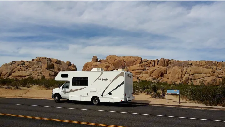Thor Motor Coach Four Winds Majestic 2014