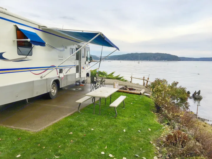 The rig sets up very nicely . Winnebago Brave 2002