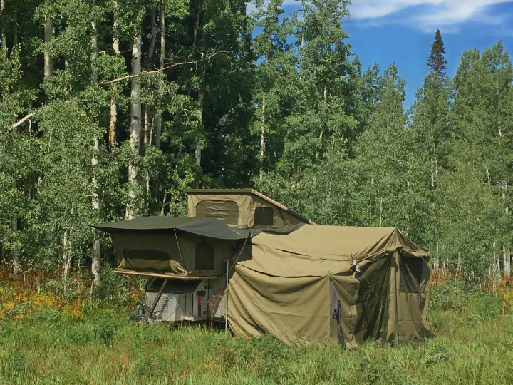 Set up with full awning and walls.. Conqueror UEV 490 Extreme 2017