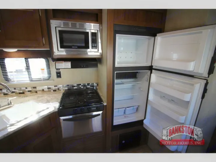 Stove/Oven/Fridge. Gulfstream Trailmaster 301tb 2018