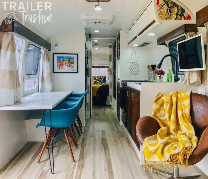 34' 1985 Airstream renovated for an awesome glamping experience. . Airstream Sovereign 1985