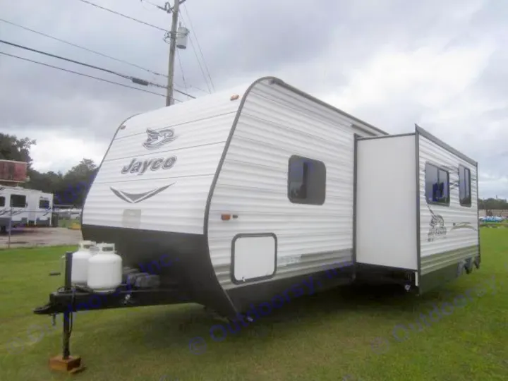 Spacious white Jayco travel trailer RV rental with a side slide-out.. Jay Flight 287 BHSW 2016
