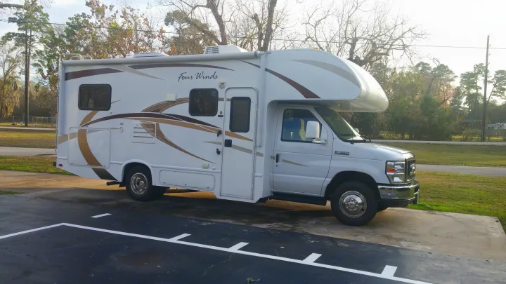 Thor Motor Coach Four Winds 2013