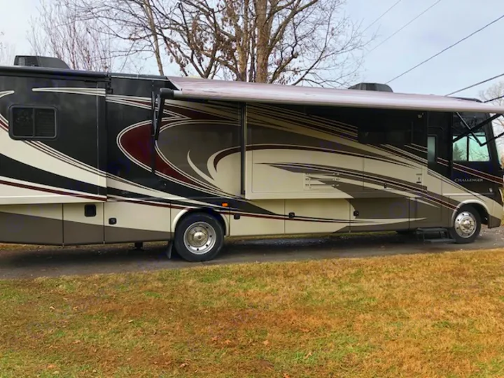 Thor Motor Coach Challenger 2013