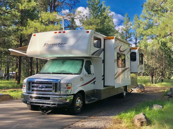 2 slides. 1 bedroom 1 living room . Forest River Forester 2011