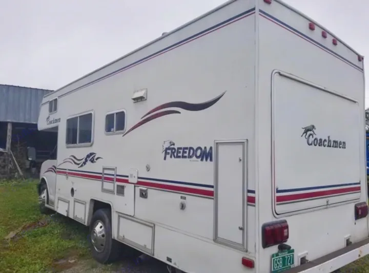 Coachmen Freedom Express 2003
