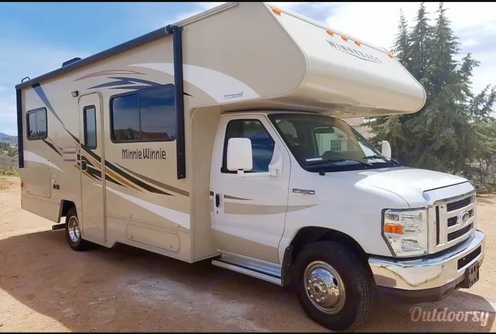 Winnebago Minnie Winnie 2016