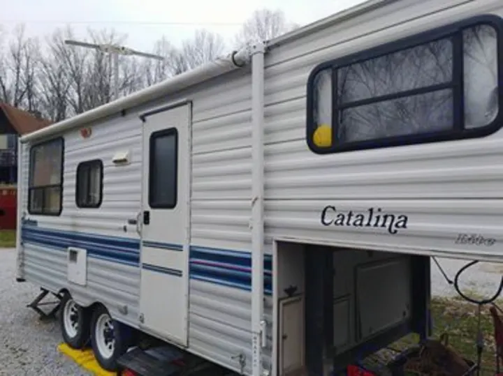Basic Camper. Coachmen Catalina 1995