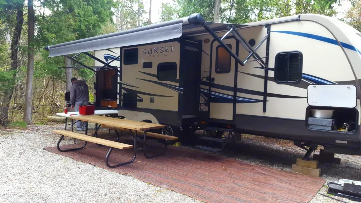 Exterior shot of length of trailer. . Crossroads Sunset Trail Reserve 2014