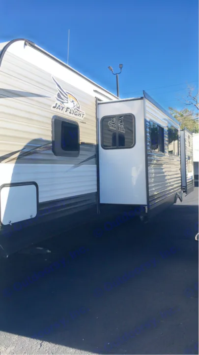 This Jay Flight travel trailer features an extended slide-out, ideal for your next RV rental getaway.. Jayco Flight 2018