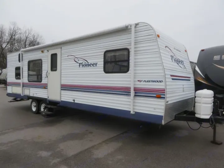 Pioneer Fleetwood 2001