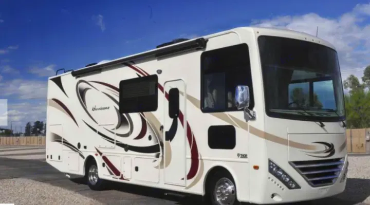 Thor Motor Coach Hurricane 2017