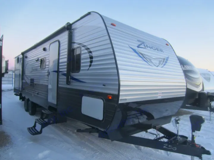 Great family camper. Bunk room with 4 beds, outdoor kitchen with fridge, sink and stove top for convenience! . Crossroads Z-1 2017