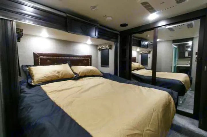 Master Bedroom with King bed with plush mattress. Keystone Raptor 2016