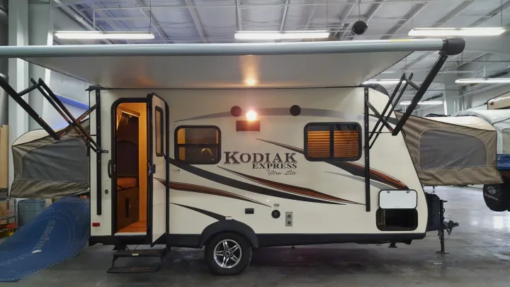 Dutchmen Kodiak Express Ultra lite 2015