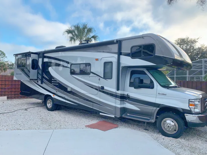 2017 FOREST RIVER CLASS C IMMACULATE CONDITION ONWER WILL DROP OFF / PICK UP FOR LOCAL CAMPING NO CHARGE. Forest River Sunseeker 2017