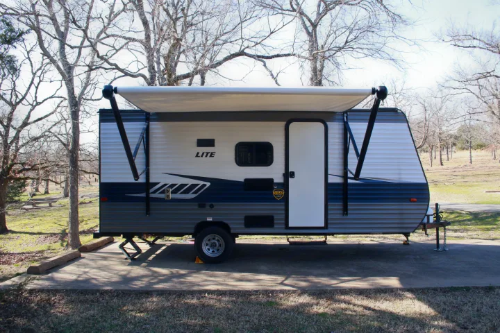 Harvey the RV. Crossroads Zinger 18BH 2018