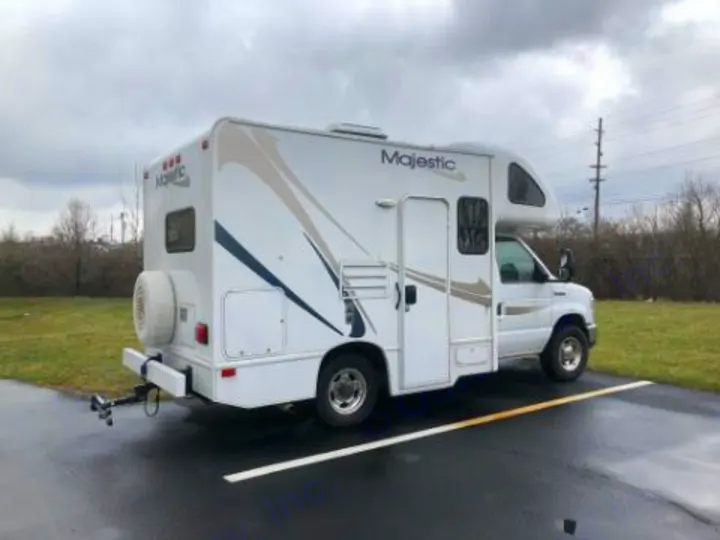 See how compact and easy to park I am?. Thor Motor Coach Four Winds Majestic 2012