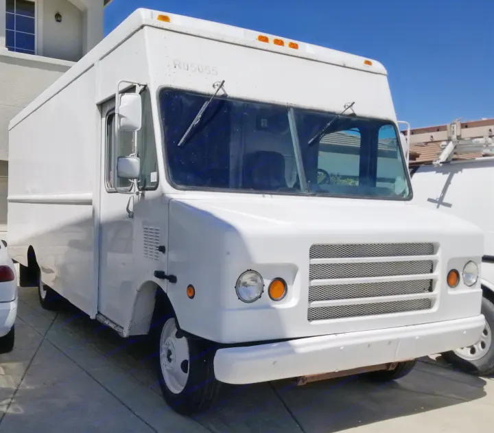 Exterior view of truck. chevrolet food truck 2002
