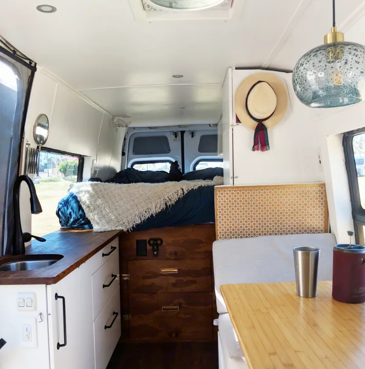 The interior view.. Freightliner Sprinter 2010