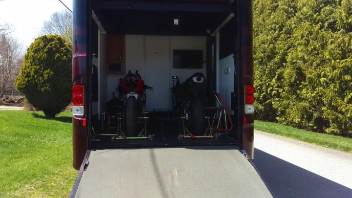 Garage with 2 bikes. Newmar Canyon Star 2014