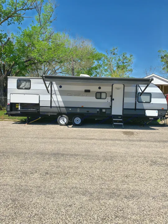 Outside speakers, with outdoor kitchen and awning . Forest River Cruiser 2019