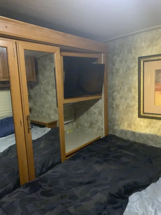 Flat screen in the bedroom perfect for relaxing after a long day on KING SIZE Bed. Winnebago Sightseer 2007