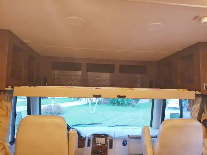 Drop down bunk. Thor Motor Coach A.C.E 2017