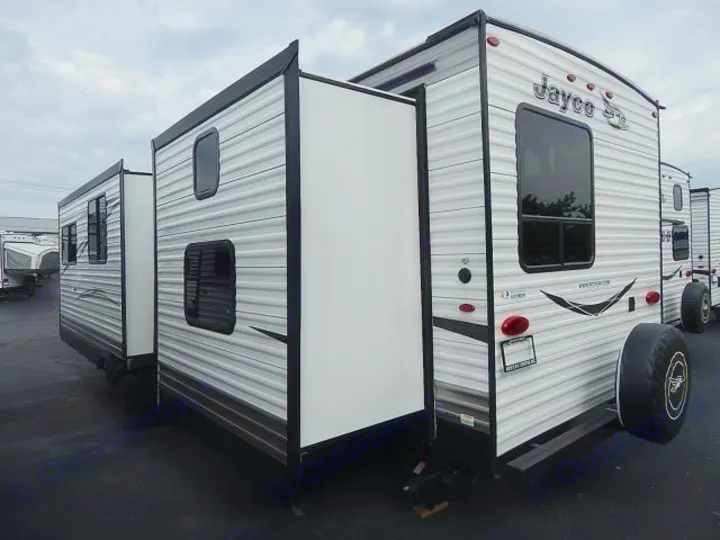 2 slide outs. Jayco Jay Flight 2017