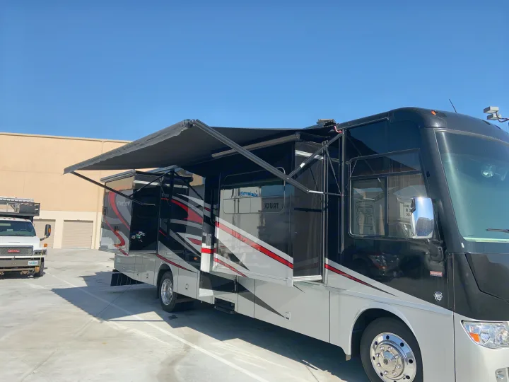 Winnebago Adventurer 2015