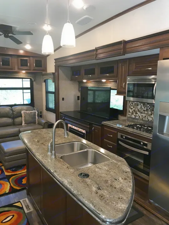 Kitchen . Jayco Pinnacle 2017