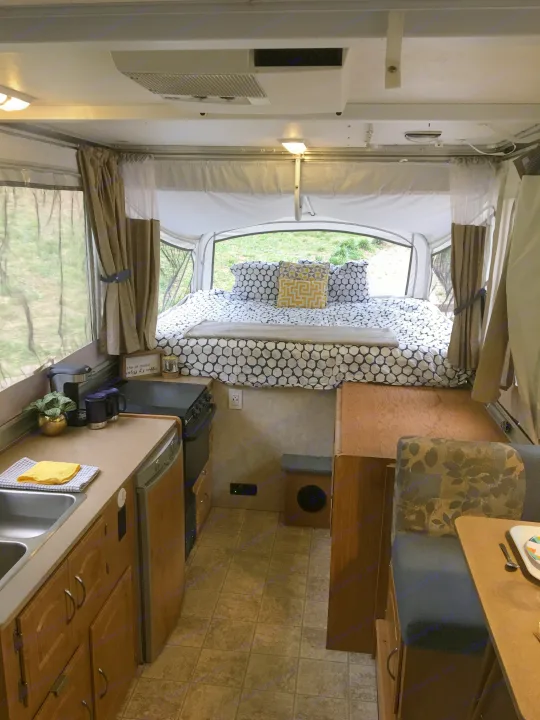 Slide out beds at the ends are king size.. Fleetwood Arcadia 2007