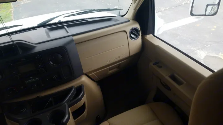 Ford Chateau 2011