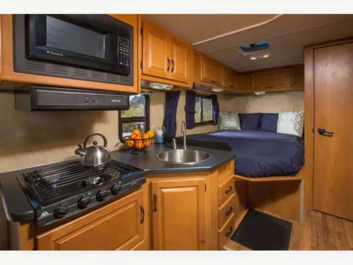 Thor Motor Coach Four Winds Majestic 2016