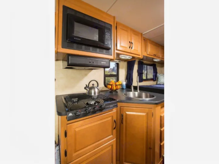 Thor Motor Coach Four Winds Majestic 2016