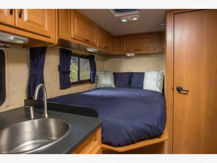 Thor Motor Coach Four Winds Majestic 2016