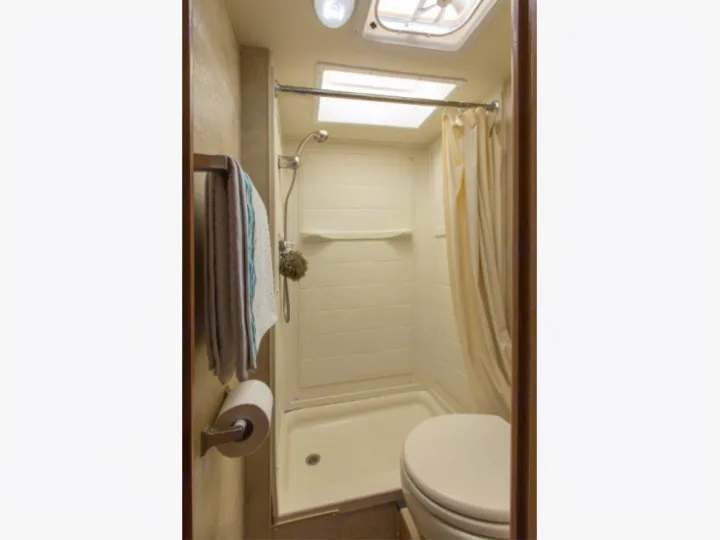 Thor Motor Coach Four Winds Majestic 2016