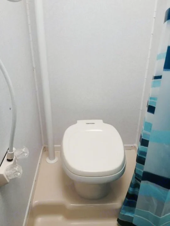 Bathroom. Heartland Prowler 1998