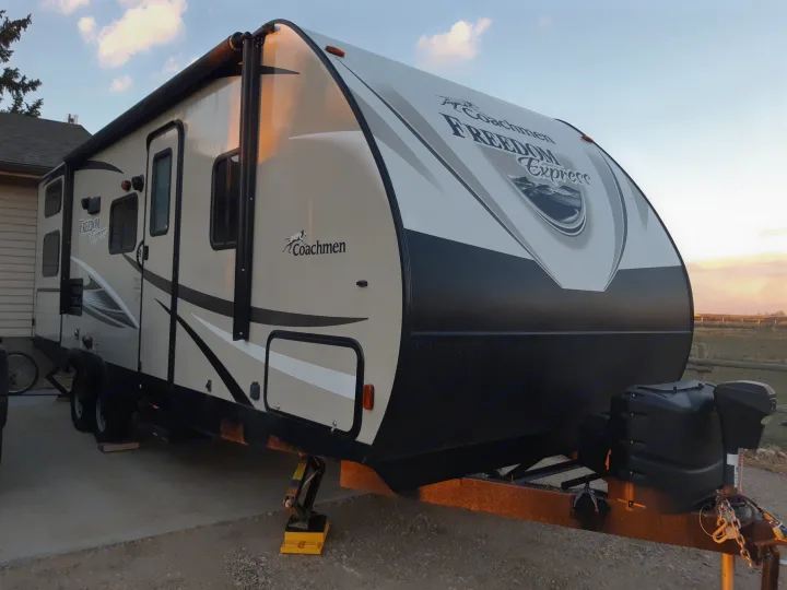 Coachmen Freedom Express 2018