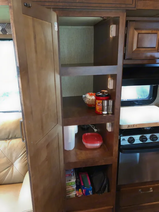 Pantry. Keystone Outback 2017