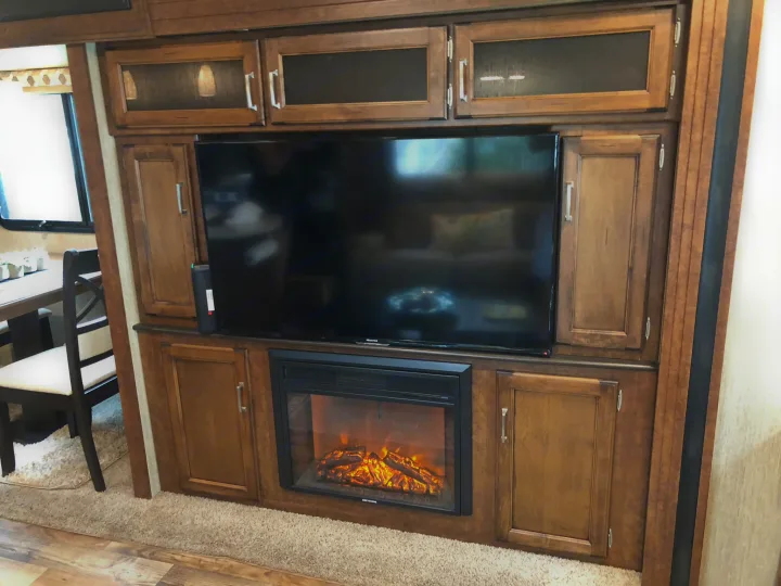 55” HDTV with apple tv. Keystone Outback 2017