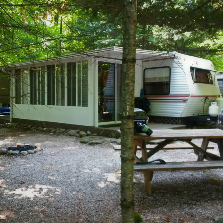 H-09 Trailer at Muskoka Bible Centre (MBC) on Mary Lake. Jayco Eagle 1992